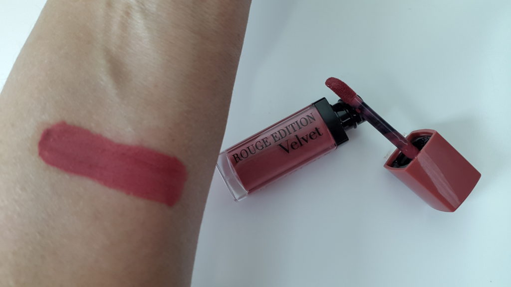 Bourjois Rouge Edition Velvet -07 Nude-ist swatch 