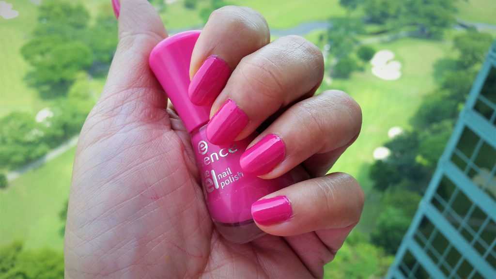 Favorite Summer Nail Colors - Essence gel Polish -09 #lucky