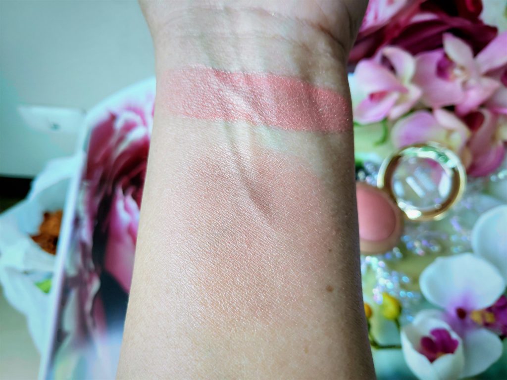 03 Berry Amore - One of the popular shades in the line. It is a rose gold kind of shade. A combination of rosy mauve pink and warm gold, makes it look more natural looking. However, this one also has some golden shimmers to it. Here is the swatch of Milani baked blush in the shade Berry Amore 