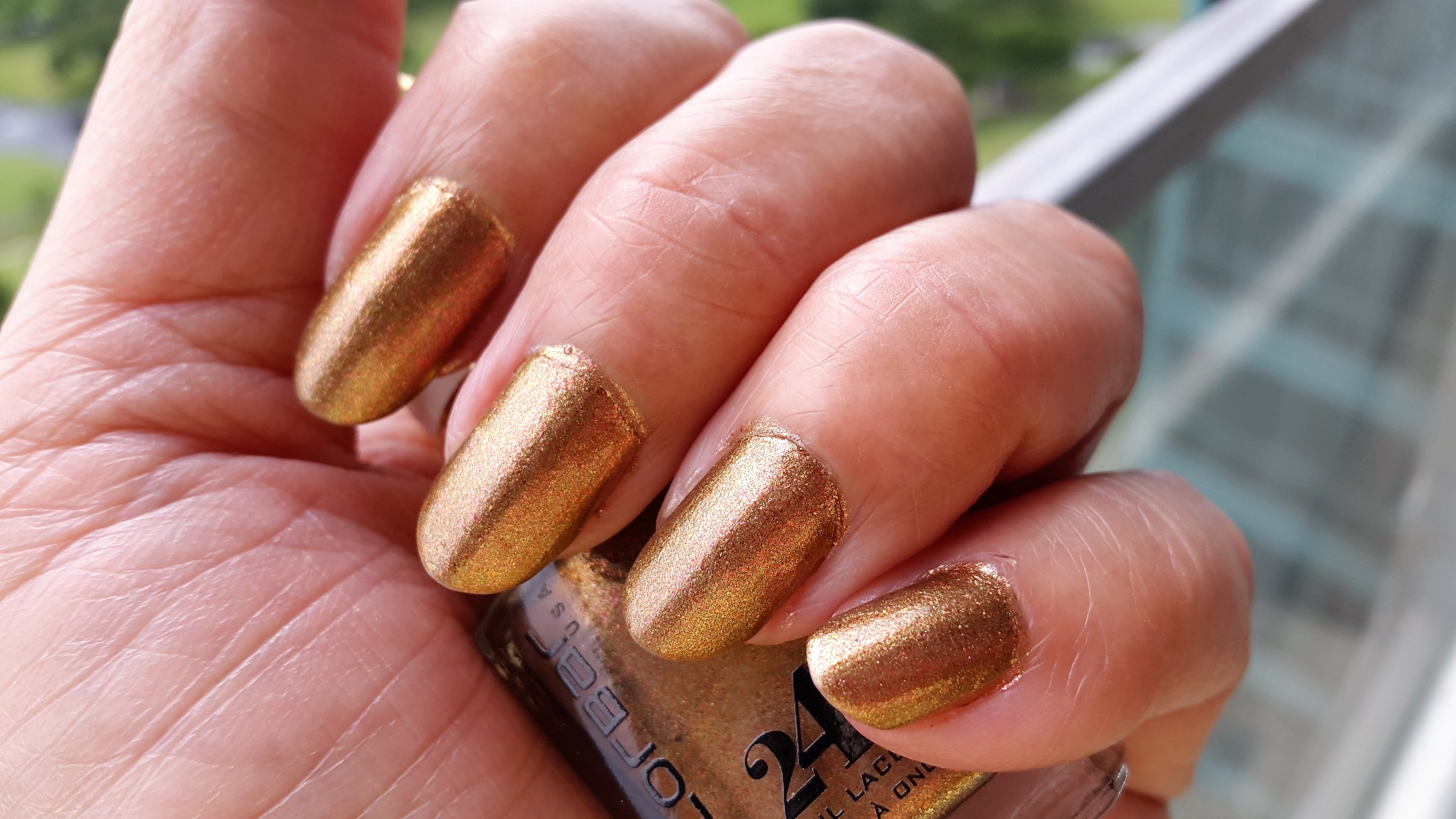 loreal color rich gold carat nail
