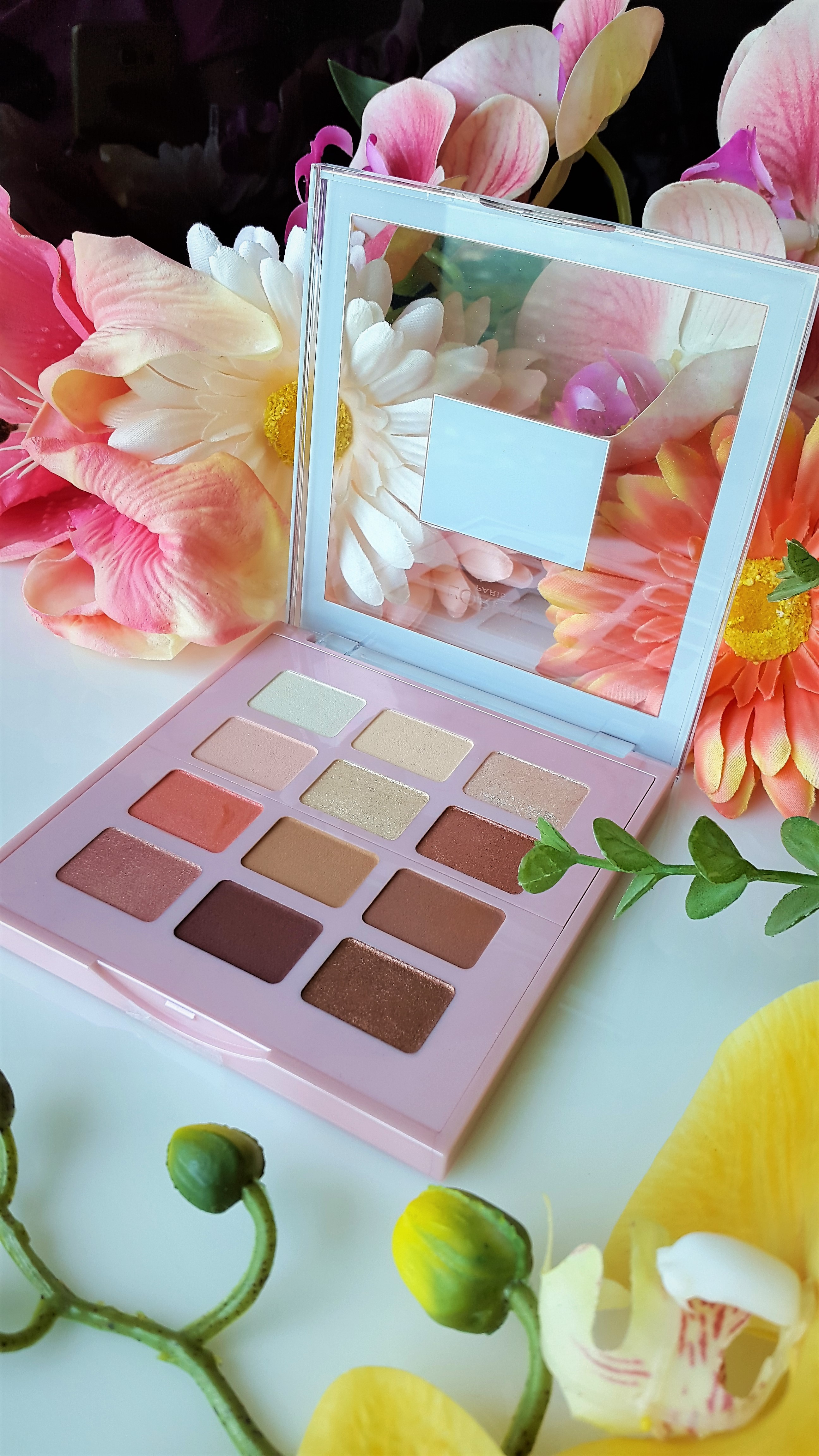 L'Oreal Paris Paradise Enchanted Scented Eye Shadow Palette Review