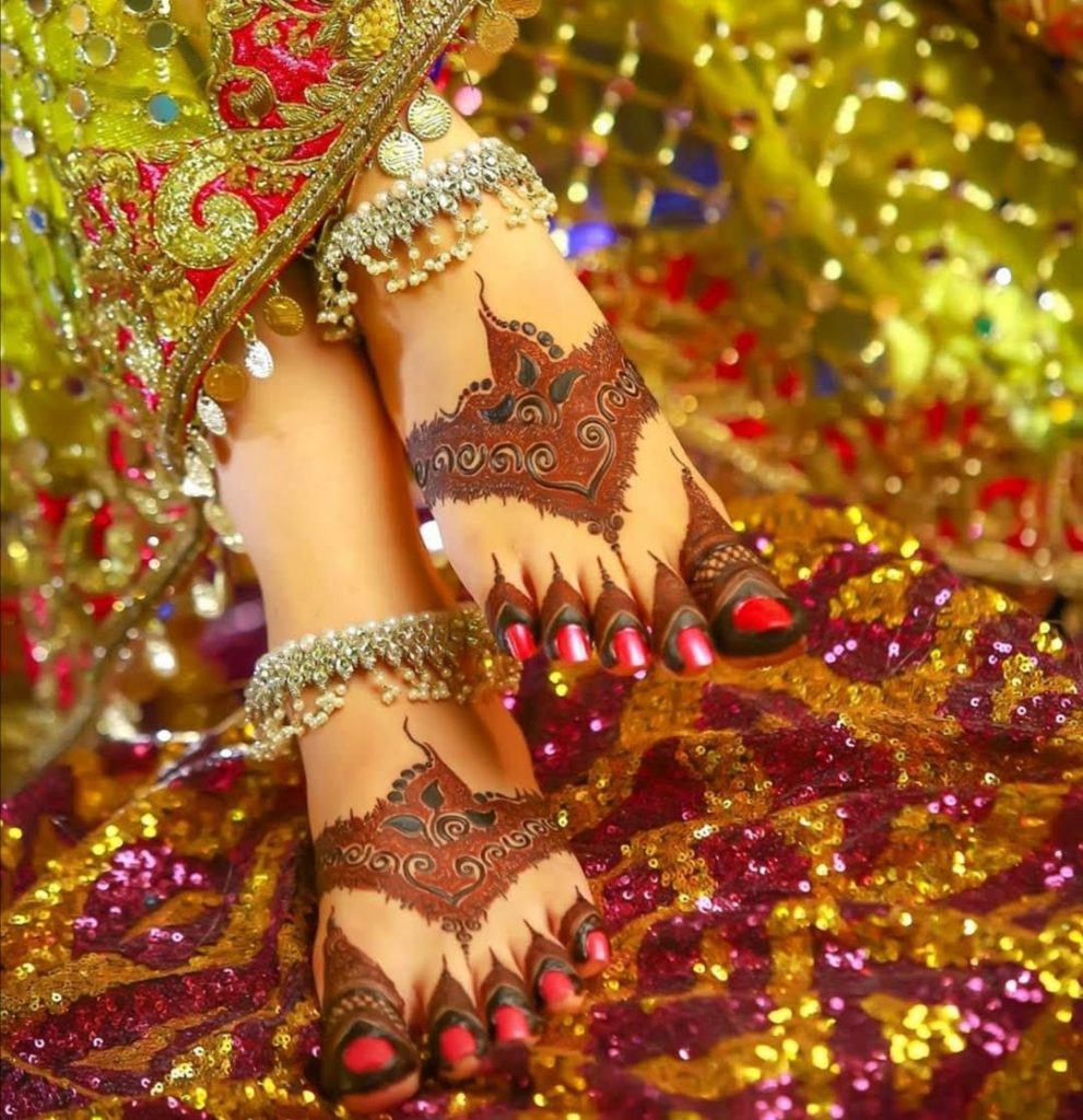Beautiful And Trending Bridal Mehndi/Henna Designs