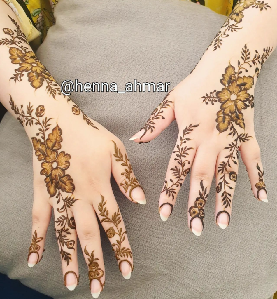 Jharokha Mehendi Design For Wedding Season - ShaadiWish