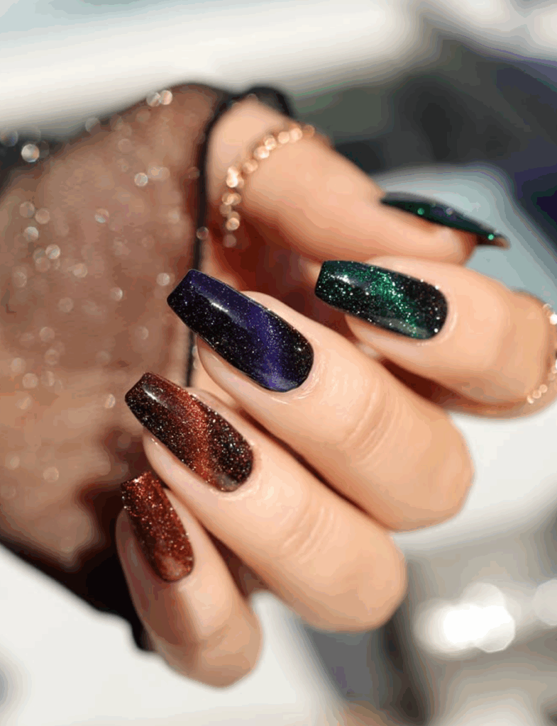 Sparkly glitter nails for fall 2025