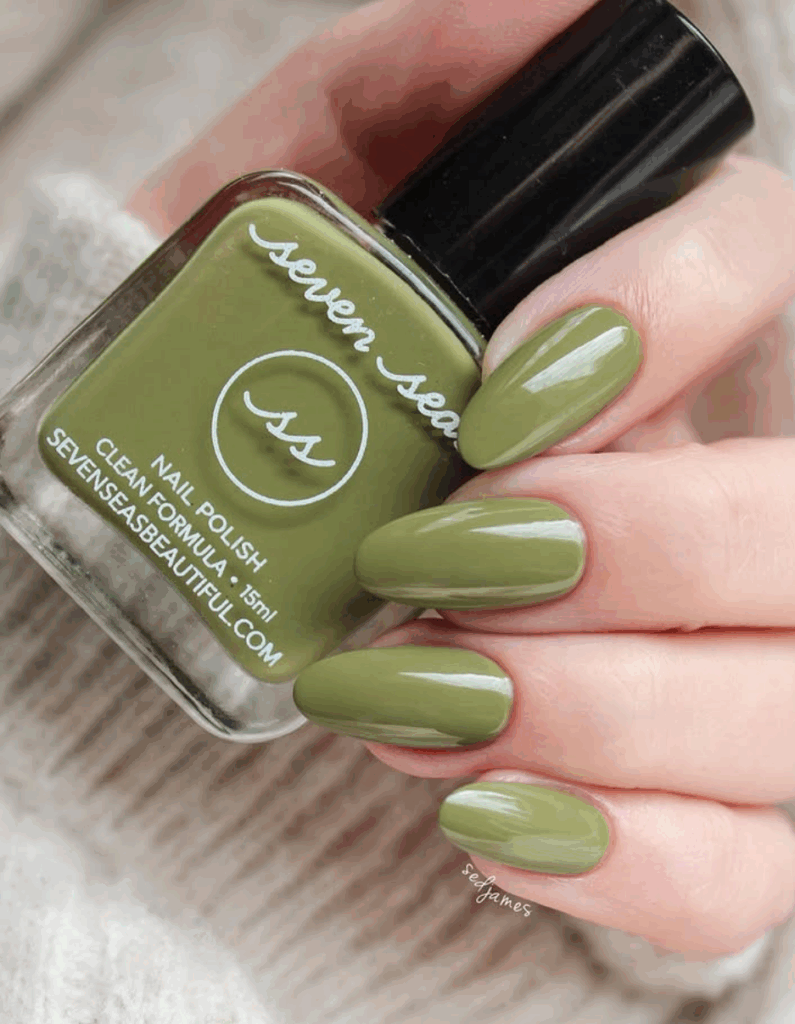 Deep, bold solid shades are a must for fall 2025 nail trends