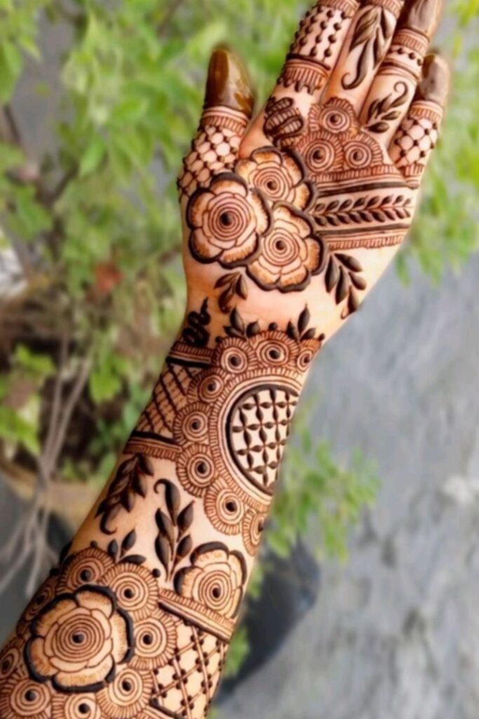 Floral mehndi design with roses and vines for festive look