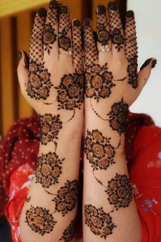 Intricate floral mehndi design 2025