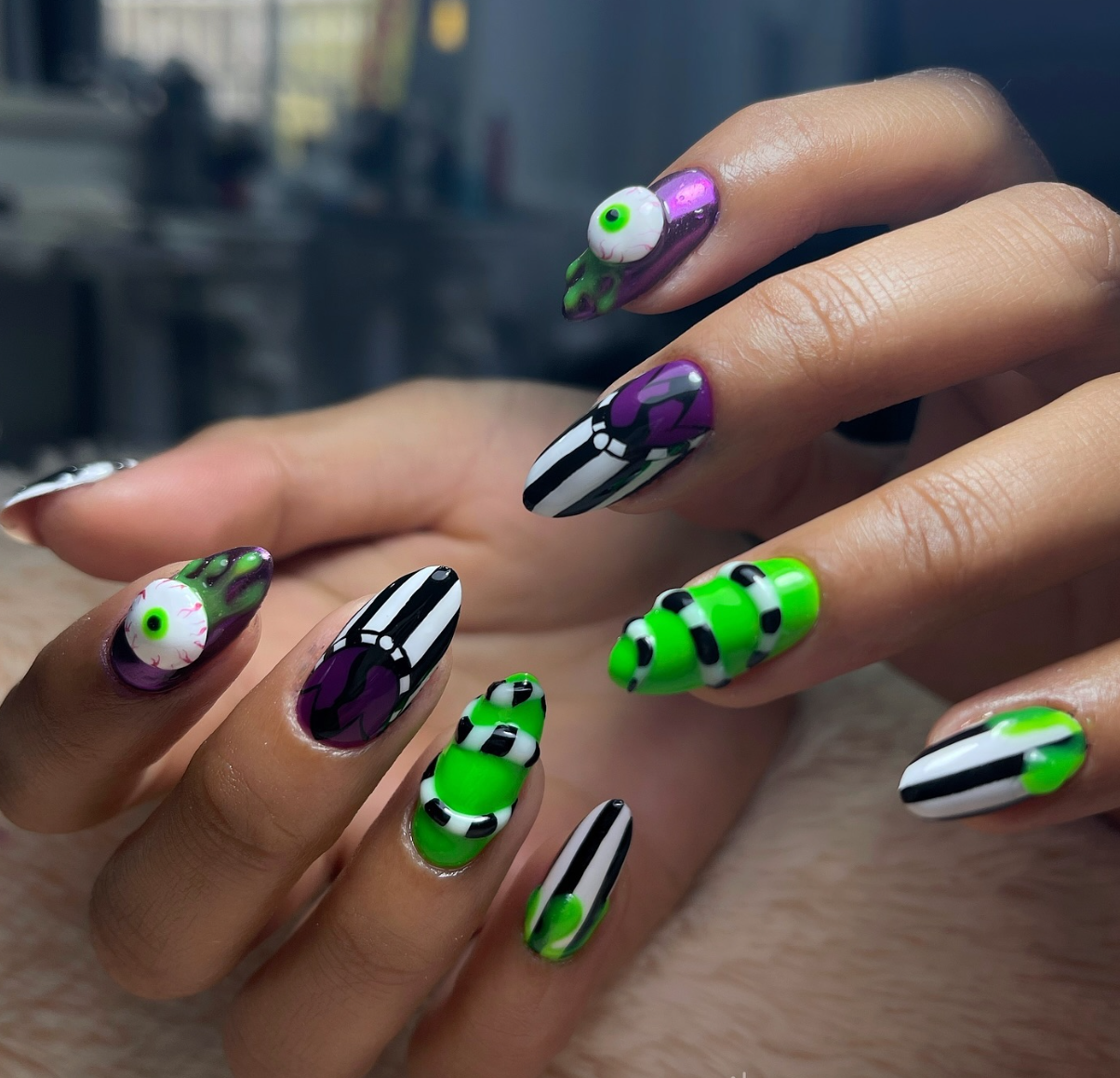 100+ Latest Spooky Cute Halloween Nail Ideas 2025. From blood-drip nails to cute ghosts, scary, cute, and glow-in-the-dark nail art ideas for the ultimate spooky manicure, from pumpkins to skeletons, you have it all in one place.