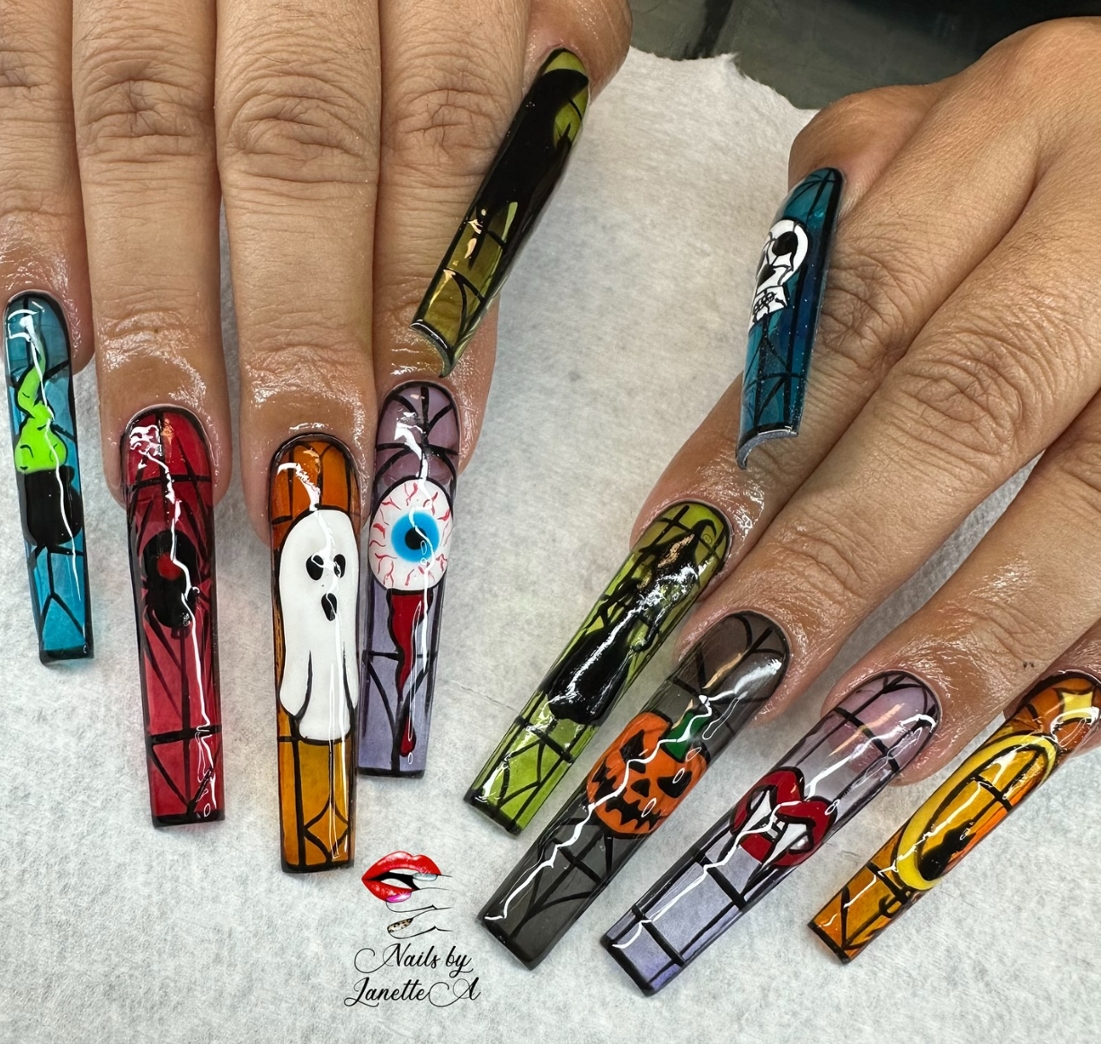 100+ Latest Spooky Cute Halloween Nail Ideas 2025. From blood-drip nails to cute ghosts, scary, cute, and glow-in-the-dark nail art ideas for the ultimate spooky manicure, from pumpkins to skeletons, you have it all in one place.
